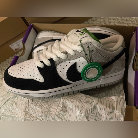 NIKE Dunk Low SB “Chlorophyll” - Picture 6 of 12